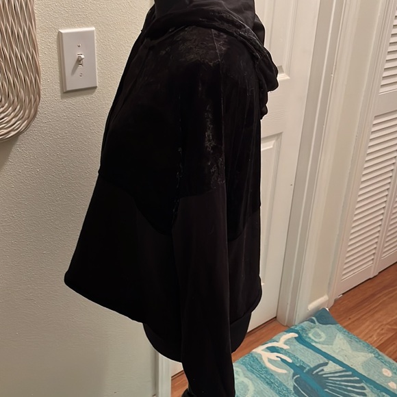 Derek Heart velvet hoodie - Picture 2 of 5